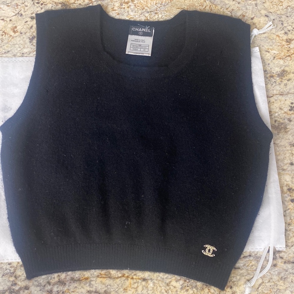 CHANEL MID CASHMERE SWEATER VEST PEARL LOGO